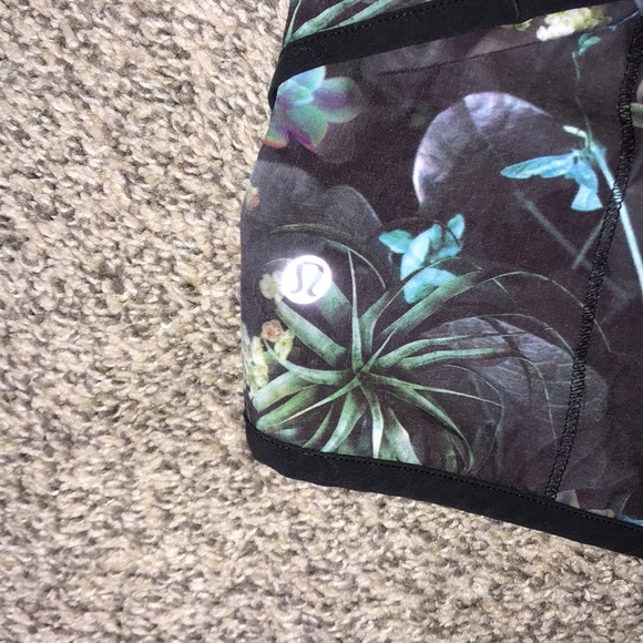 lulu lemon speed shorts - Picture 3 of 4